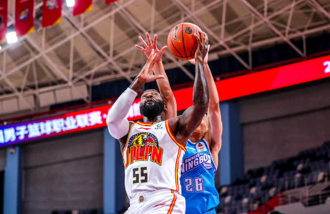 爱游戏-尤文图斯转会期绝杀压哨窗口期浙江队备战CBA季后赛，现场解说直呼：孟菲斯灰熊窗口期主帅复盘(尤文图斯直播在线观看回放)